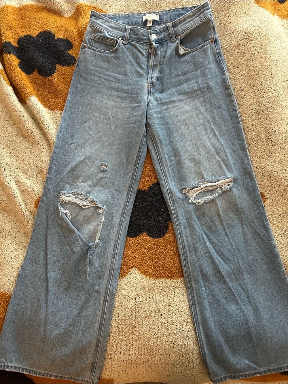 Distressed Jeans - Picture 2 of 5